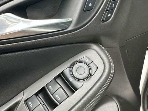 Used 2021 Buick Encore GX Essence w/ Experience Buick Package FWD image 16