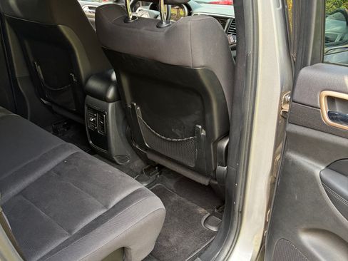 Used 2015 Jeep Grand Cherokee Laredo w/ Quick Order Package 23E RWD image 6