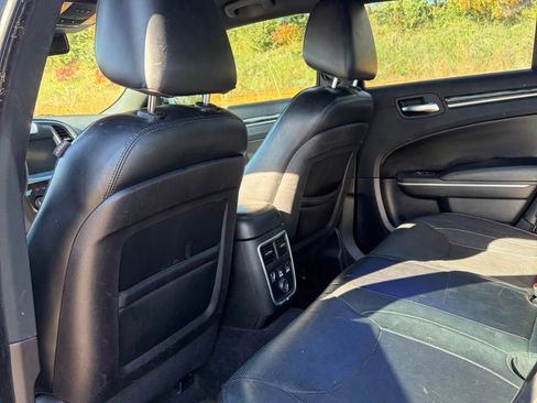 Used 2013 Chrysler 300 C image 11
