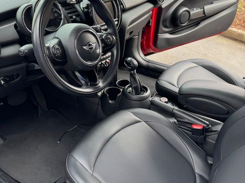 Used 2017 MINI Cooper 2-Door Hardtop image 10