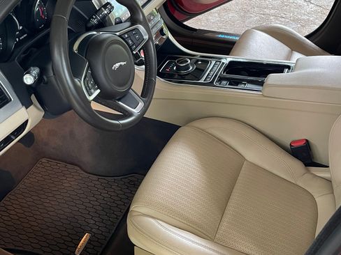 Used 2020 Jaguar XF Prestige image 30