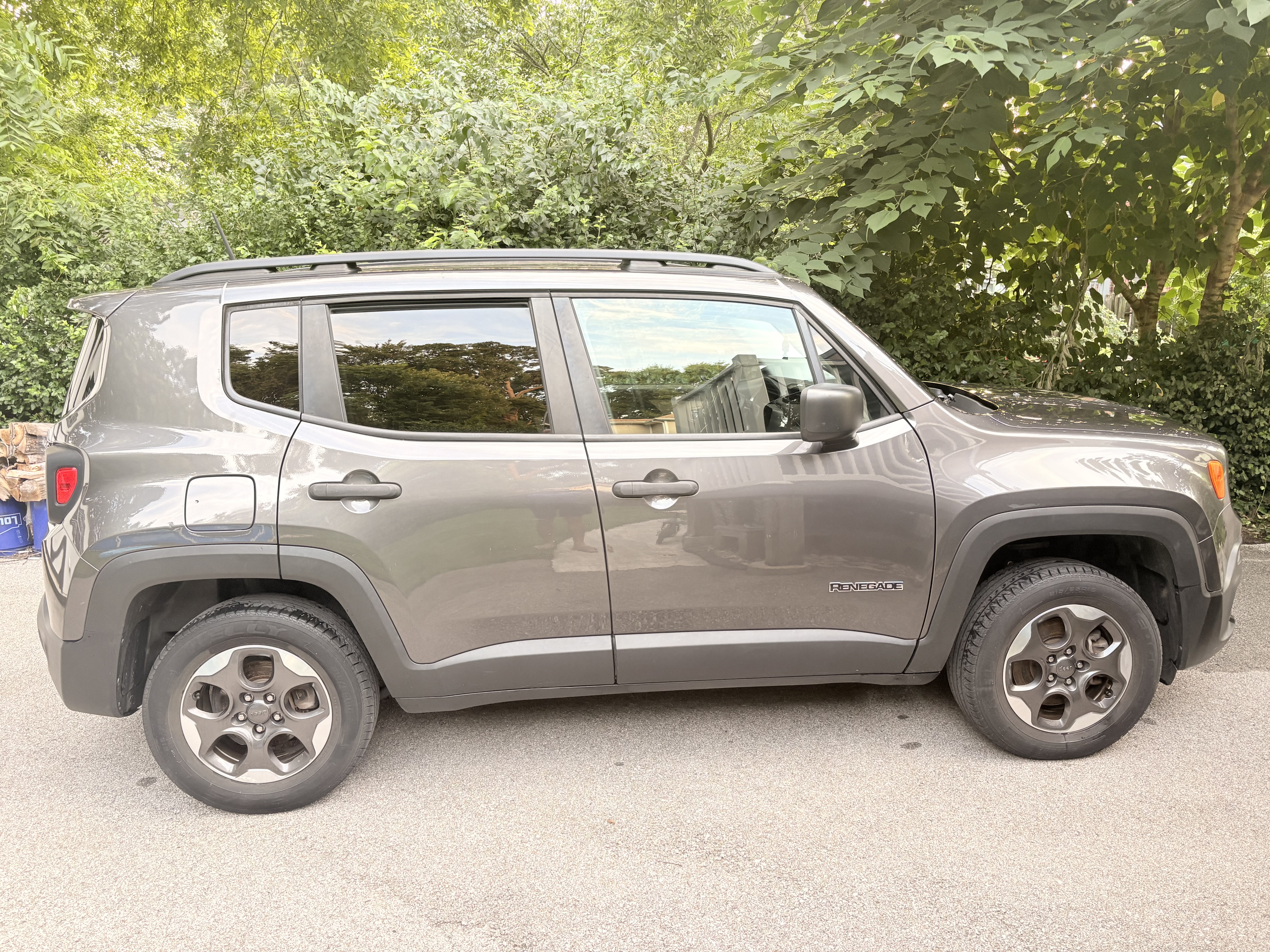 Used 2017 Jeep Renegade Sport w/ Power & Air Group AWD/4WD image 2