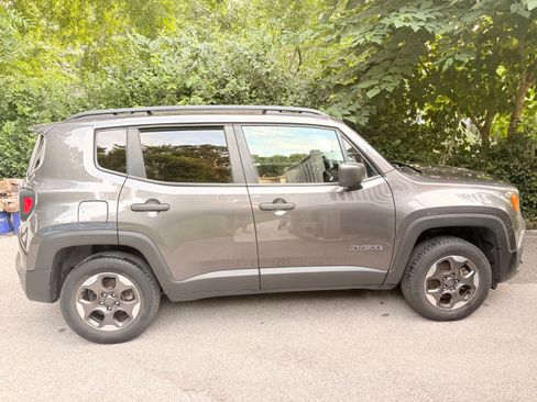 Used 2017 Jeep Renegade Sport w/ Power & Air Group AWD/4WD image 2