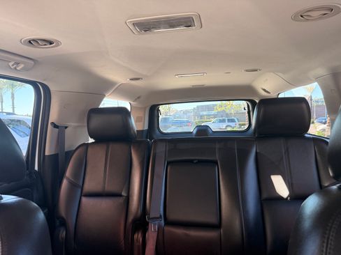 Used 2011 Chevrolet Suburban LT RWD image 17
