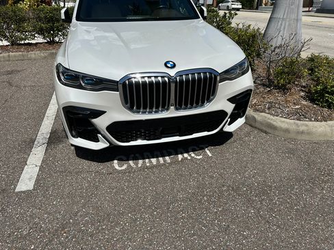 Used 2019 BMW X7 xDrive50i w/ Dynamic Handling Package image 3