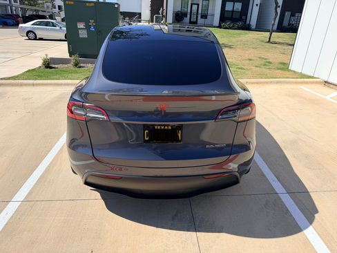 Used 2022 Tesla Model Y Performance image 5