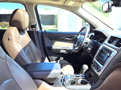 Used 2015 GMC Acadia SLT w/ Open Road Package FWD image 9