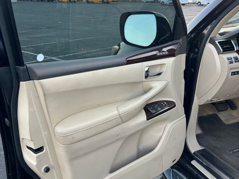 Used 2013 Lexus LX 570 4WD w/ Luxury Pkg image 15
