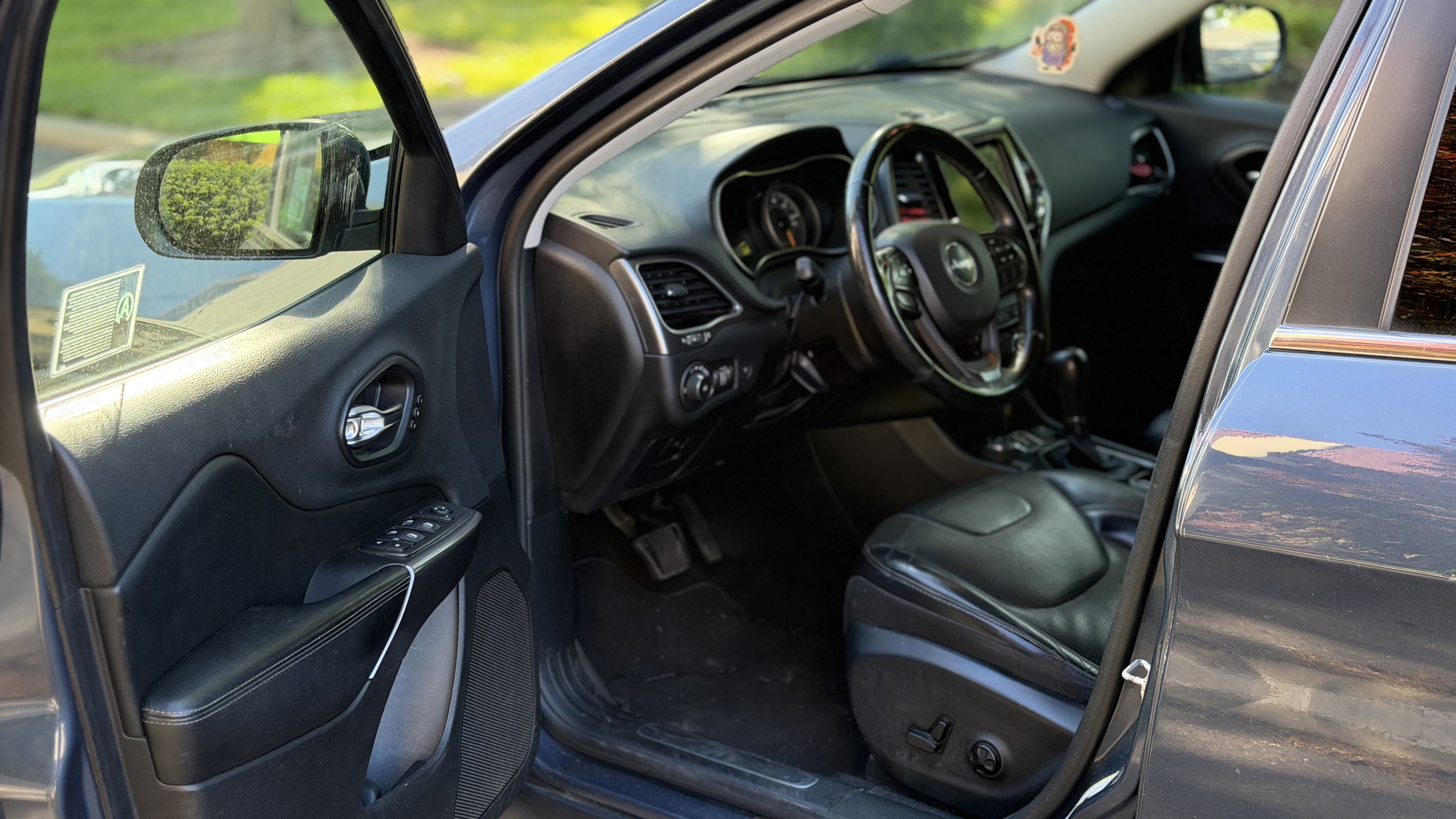 Used 2019 Jeep Cherokee Limited AWD/4WD image 10