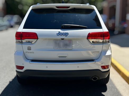 Used 2017 Jeep Grand Cherokee Limited AWD/4WD image 5