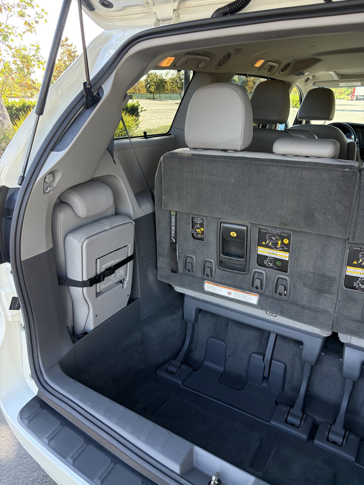 Used 2015 Toyota Sienna XLE w/ XLE Navigation Package FWD image 18