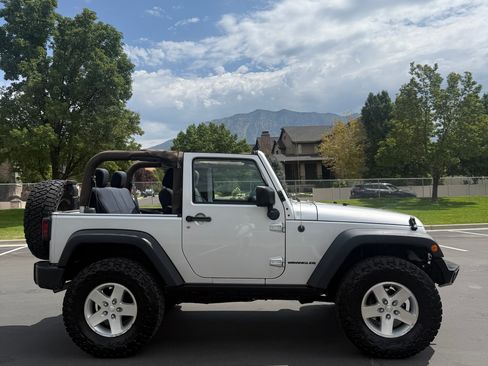 Used 2010 Jeep Wrangler Rubicon w/ Dual Top Group image 8