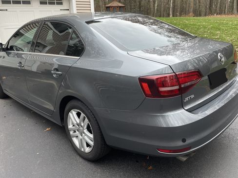 Used 2017 Volkswagen Jetta S image 9