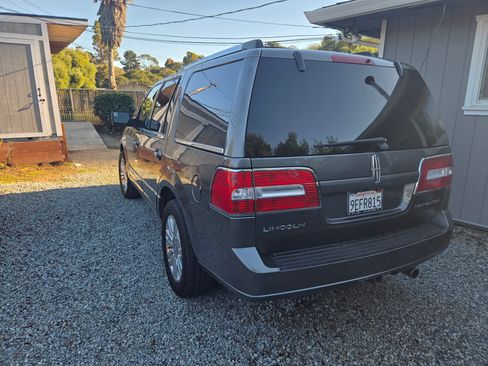 Used 2014 Lincoln Navigator 2WD image 4