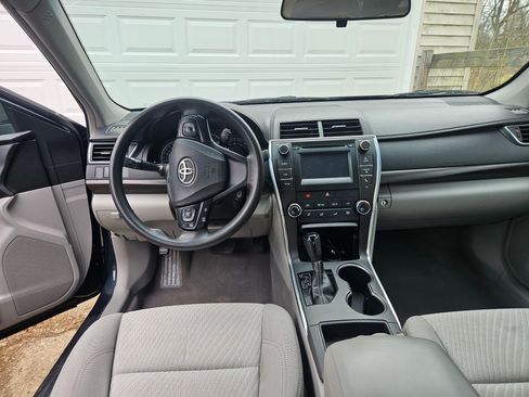 Used 2015 Toyota Camry LE image 6