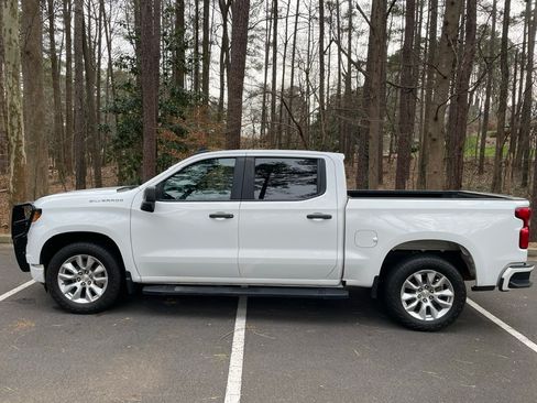 Used 2022 Chevrolet Silverado 1500 Custom image 1