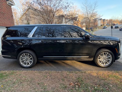 Used 2026 Cadillac Escalade ESV Luxury w/ Touring Package image 5