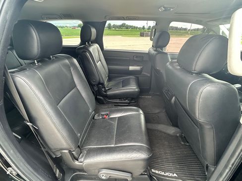 Used 2019 Toyota Sequoia TRD Sport w/ TRD Sport Premium Package AWD/4WD image 10