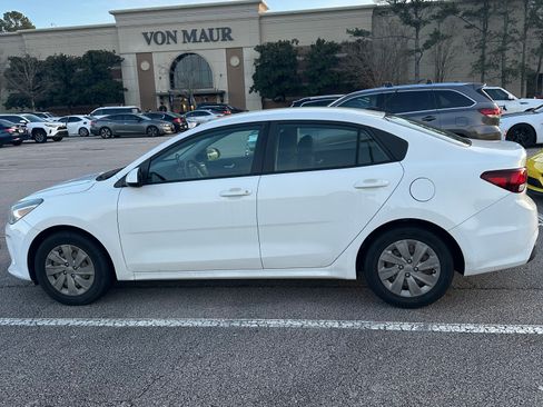 Used 2019 Kia Rio S image 2