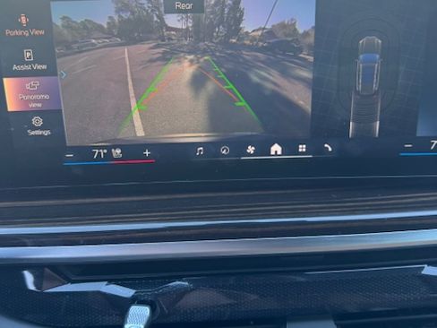 Used 2025 BMW X5 xDrive40i w/ Premium Package image 16