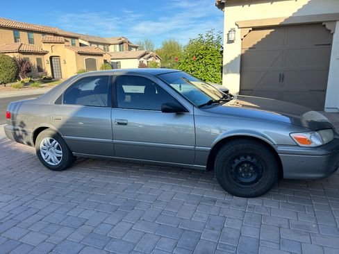 Used 2000 Toyota Camry LE image 2