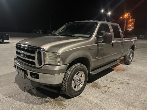 Used 2005 Ford F350 Lariat AWD/4WD image 6
