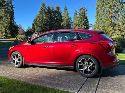 Used 2014 Ford Focus SE w/ Equipment Group 201A image 4