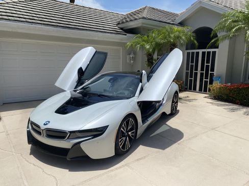 Used 2015 BMW i8 Coupe 2D image 2