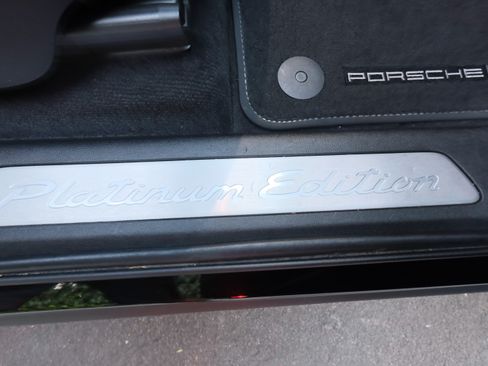 Used 2022 Porsche Cayenne Platinum Edition image 10