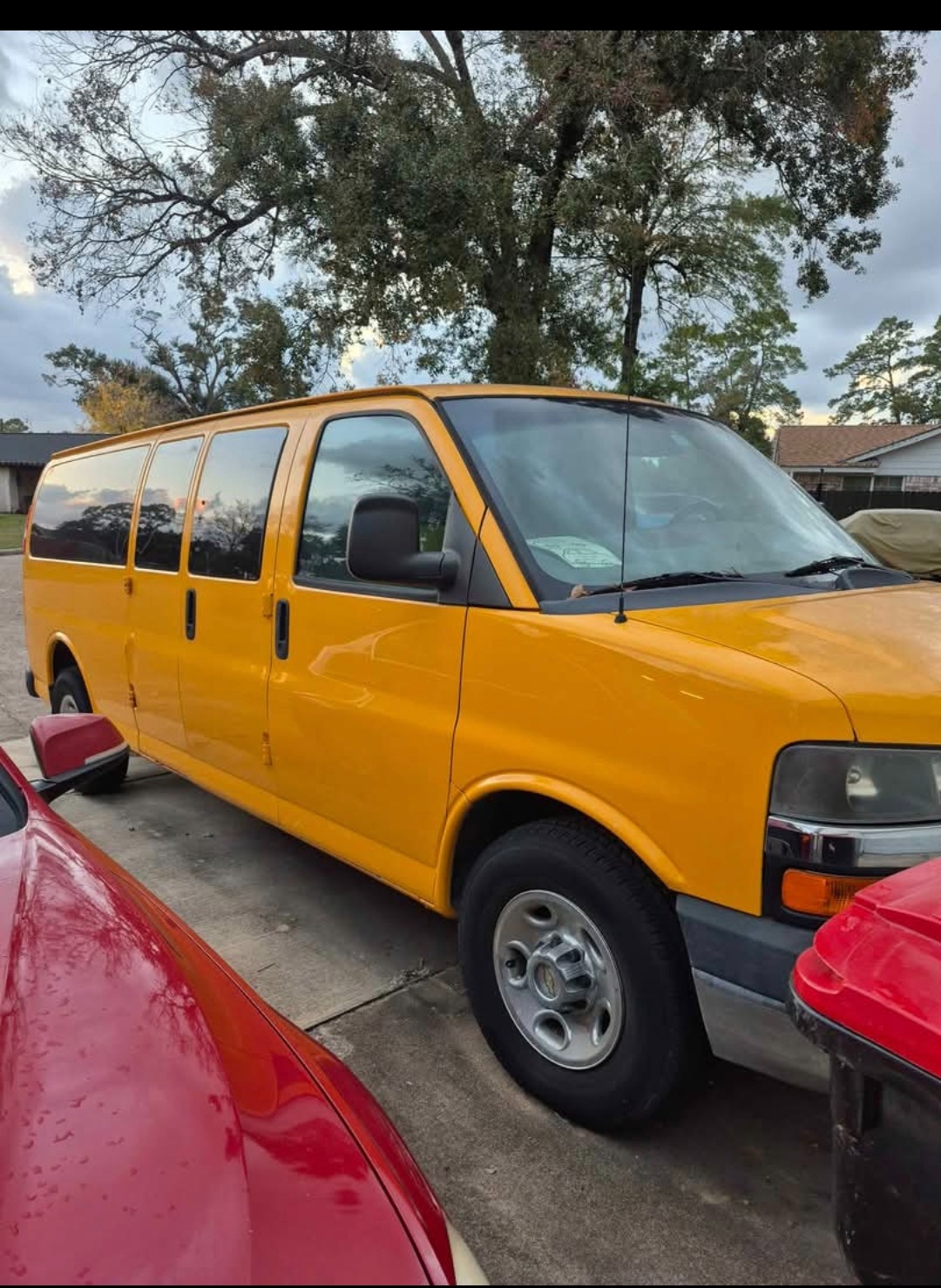 Used 2014 Chevrolet Express 3500 Extended RWD image 1