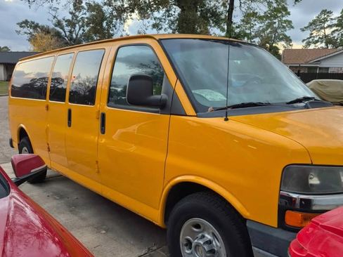 Used 2014 Chevrolet Express 3500 Extended RWD image 1