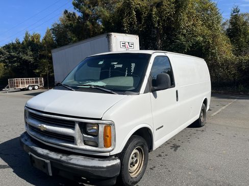 Used 2000 Chevrolet Express 1500 image 1
