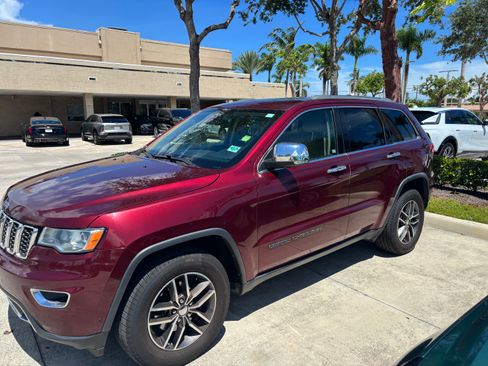 Used 2018 Jeep Grand Cherokee Limited RWD image 1
