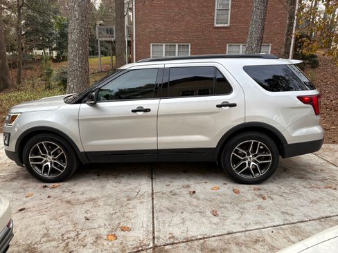 Used 2017 Ford Explorer Sport image 20