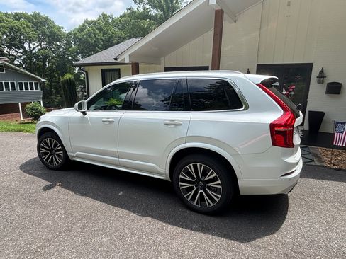 Used 2021 Volvo XC90 T6 Momentum w/ Climate Package AWD/4WD image 5