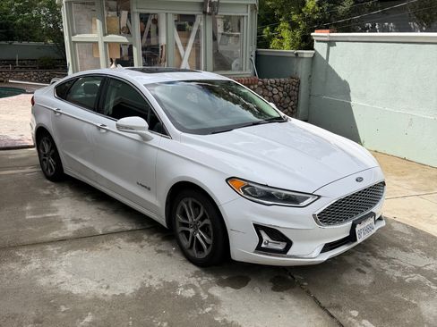Used 2019 Ford Fusion Titanium image 11