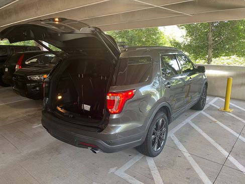 Used 2018 Ford Explorer XLT w/ Equipment Group 202A FWD image 26