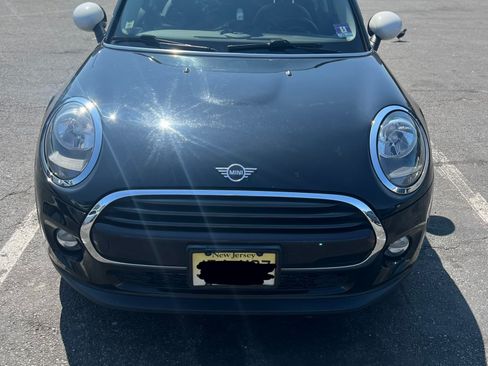 Used 2019 MINI Cooper 4-Door Hardtop image 2