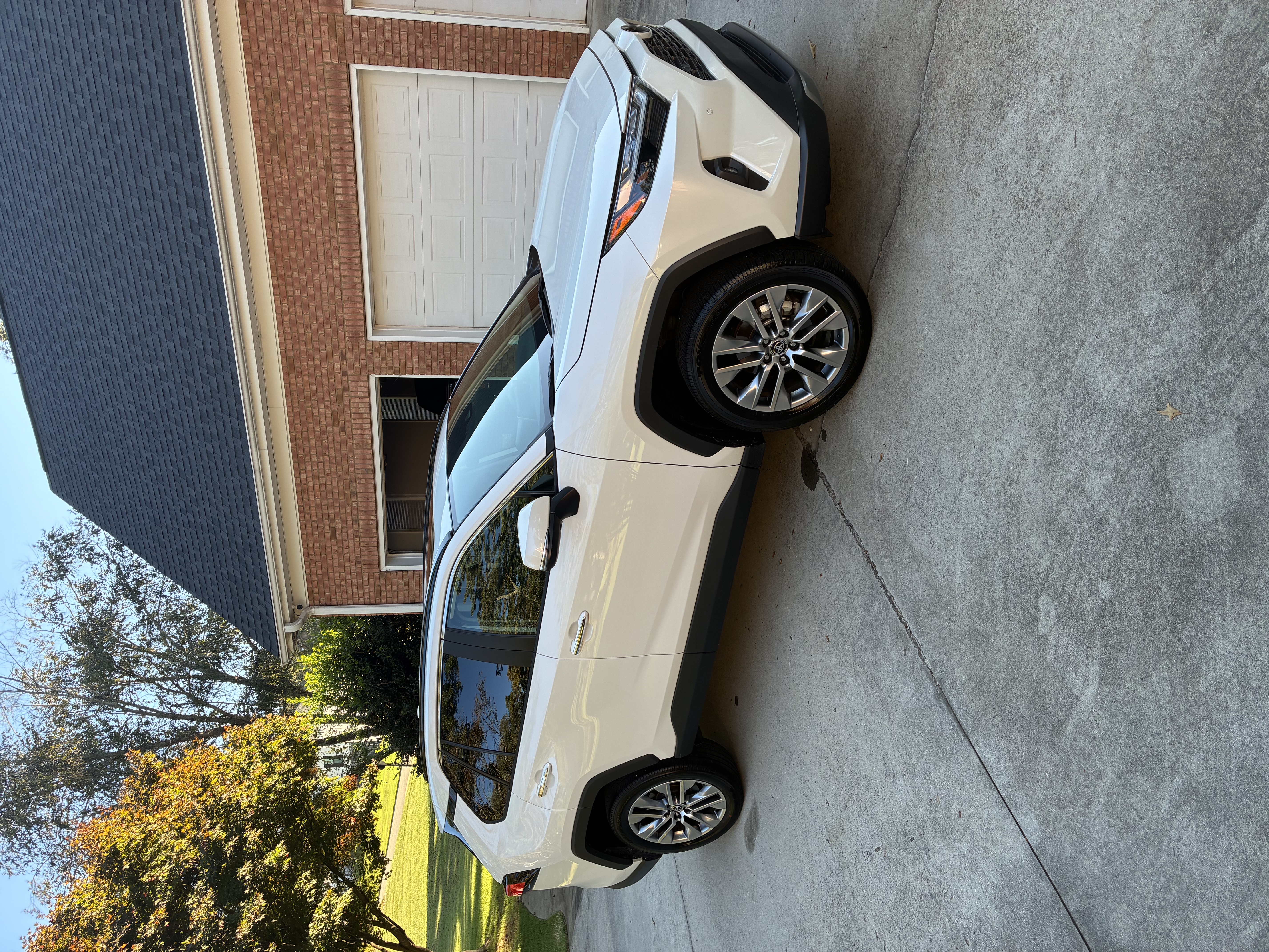 Used 2022 Toyota RAV4 Limited w/ Limited Grade Weather Package AWD/4WD image 1