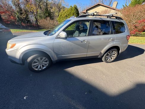 Used 2011 Subaru Forester 2.5X Premium image 1