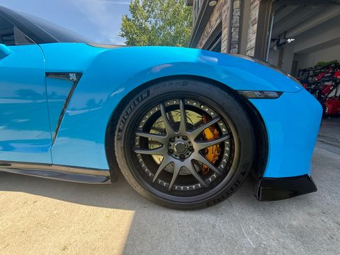 Used 2017 Nissan GT-R Premium AWD/4WD image 9