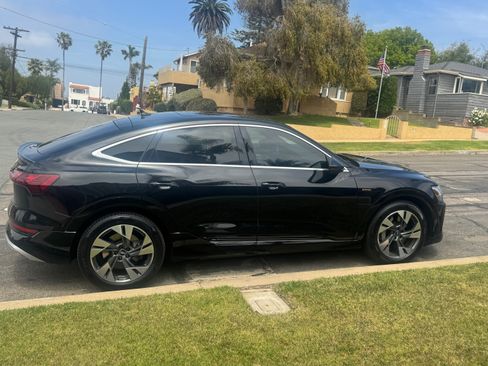 Used 2022 Audi e-tron Premium image 10