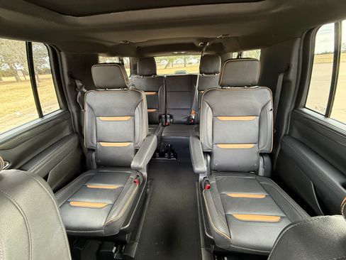 Used 2023 GMC Yukon XL AT4 w/ AT4 Premium Plus Package image 6