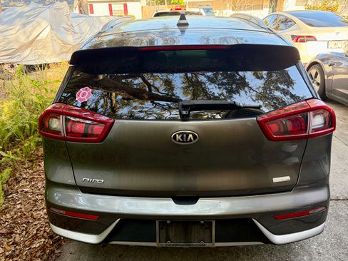 Used 2017 Kia Niro LX image 15