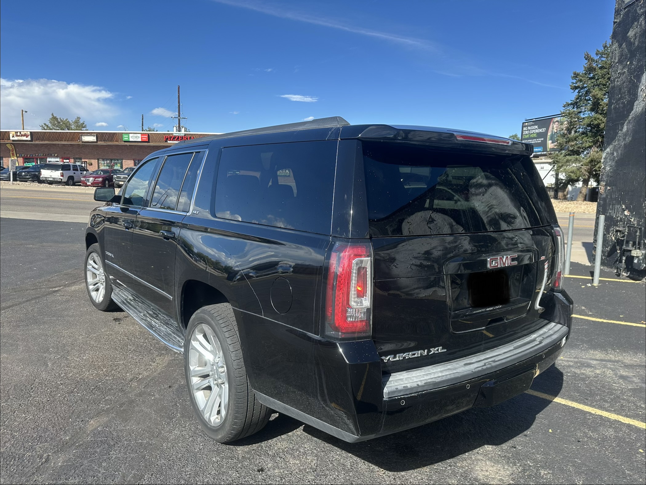 Used 2019 GMC Yukon XL SLT w/ Premium Edition AWD/4WD image 6