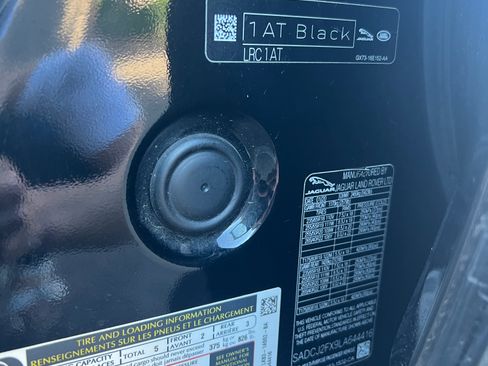 Used 2020 Jaguar F-PACE Premium image 16