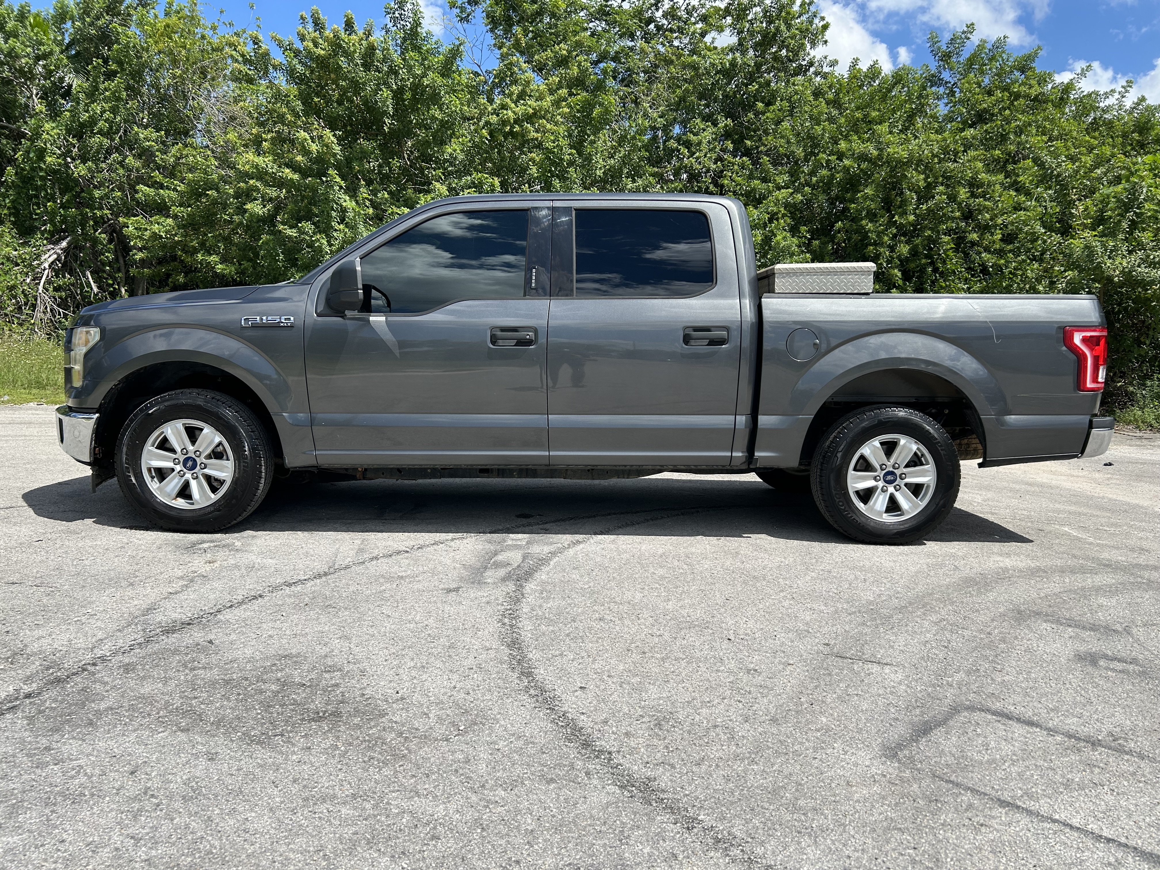 Used 2017 Ford F150 XLT RWD image 2