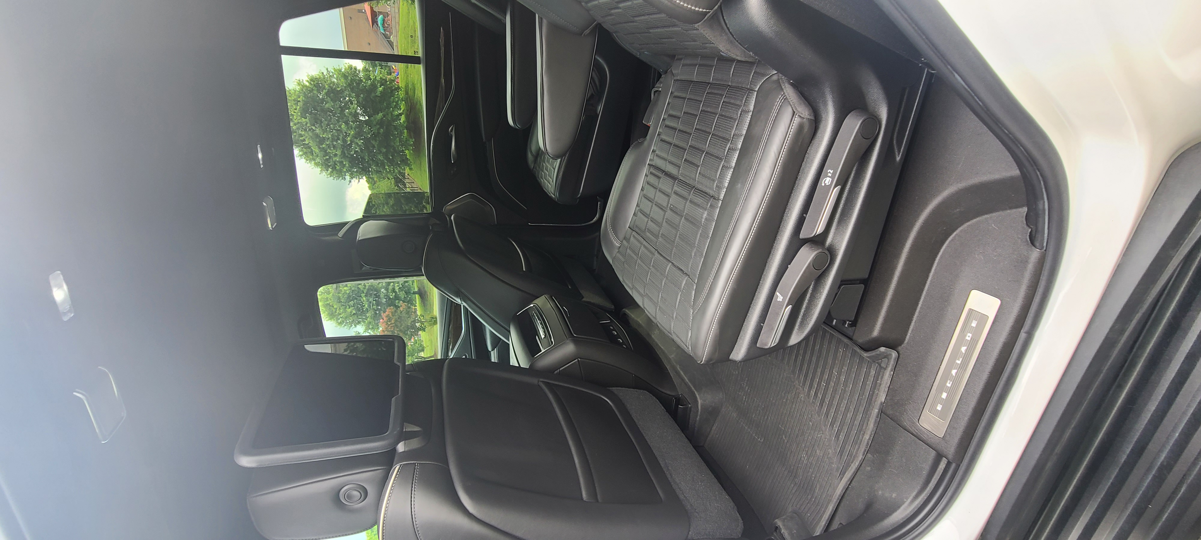 Used 2021 Cadillac Escalade Sport Platinum AWD/4WD image 19