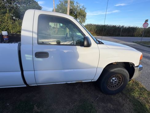 Used 2007 GMC Sierra 1500 W/T image 2