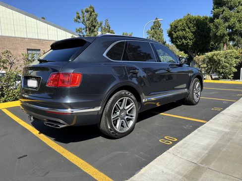 Used 2018 Bentley Bentayga Activity AWD/4WD image 9